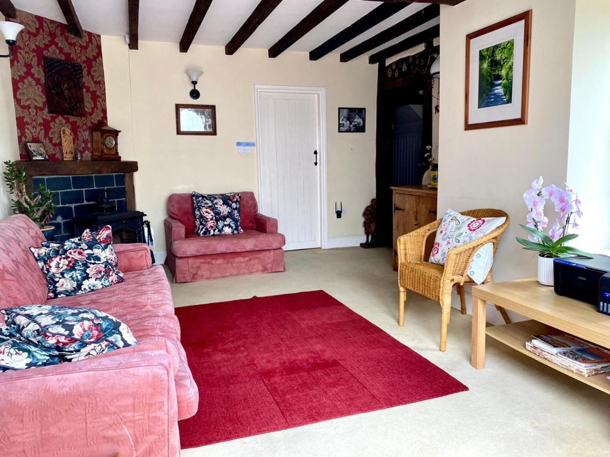 Mid-Wales Farmhouse, Swimming Pool, Tranquil Countryside Views, Sleeps 14 Meifod Exteriér fotografie