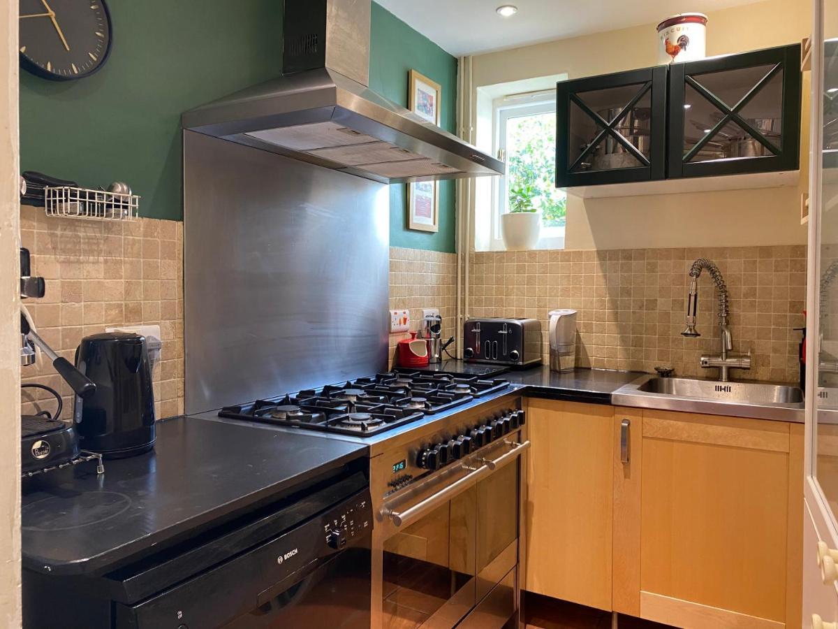 Mid-Wales Farmhouse, Swimming Pool, Tranquil Countryside Views, Sleeps 14 Meifod Exteriér fotografie