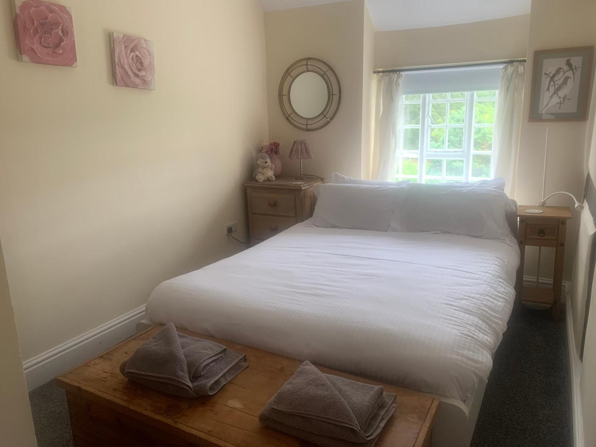 Mid-Wales Farmhouse, Swimming Pool, Tranquil Countryside Views, Sleeps 14 Meifod Exteriér fotografie