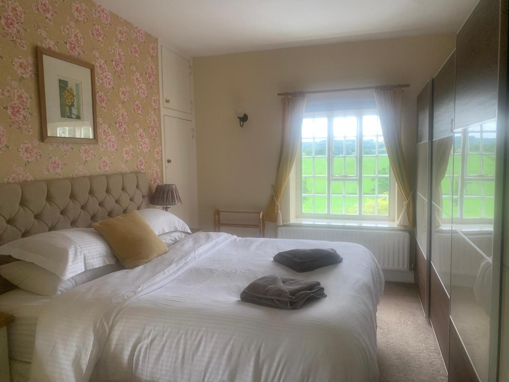 Mid-Wales Farmhouse, Swimming Pool, Tranquil Countryside Views, Sleeps 14 Meifod Exteriér fotografie